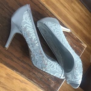 Adrianna Papell Size 7 heels Silver